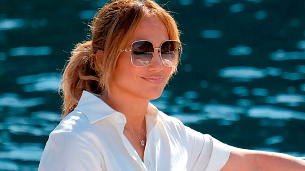 Favorite Sunglasses of Jennifer Lopez for Summer 2021
