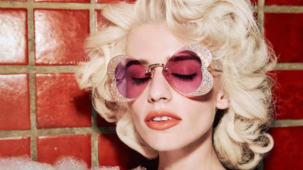 Luxury and Splendor: Sunglasses with Rhinestones for Summer 2021