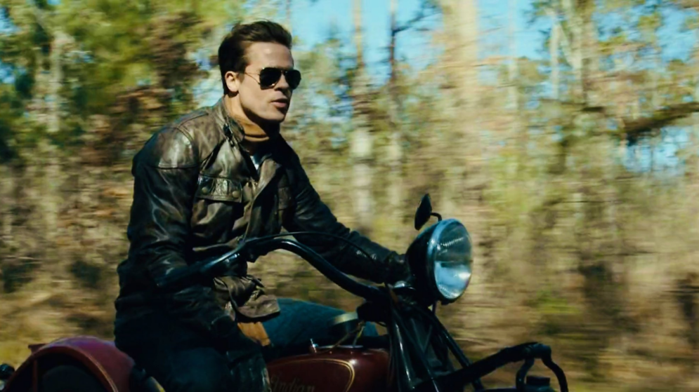 The Fabulous Case of Brad Pitt: Ray-Ban 3030 Outdoorsman in ‘Benjamin Button’