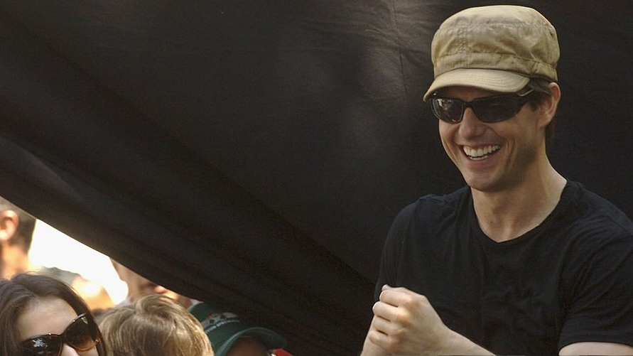 Tom Cruise Films Mission: Impossible 3 in Rome Wearing Oliver Peoples Zed Sunglasses