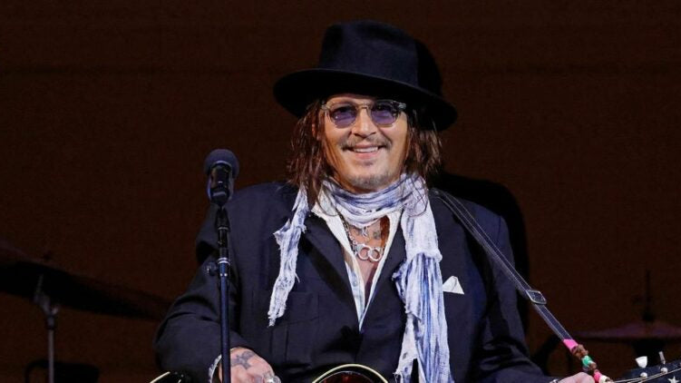 Pastel Shades and Rock ‘n’ Roll: Johnny Depp’s Iconic Look at Patti Smith Tribute
