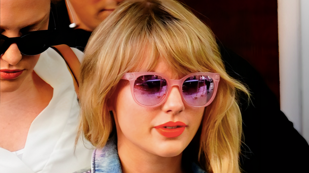 Pastel Dream: Taylor Swift Looks Lovely in Seafolly Curl Curl Shades