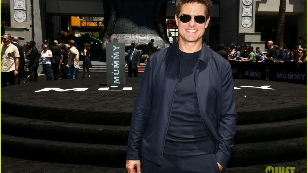 Tom Cruise Rocks Ray-Ban Cockpit RB3362 at The Mummy Day Event