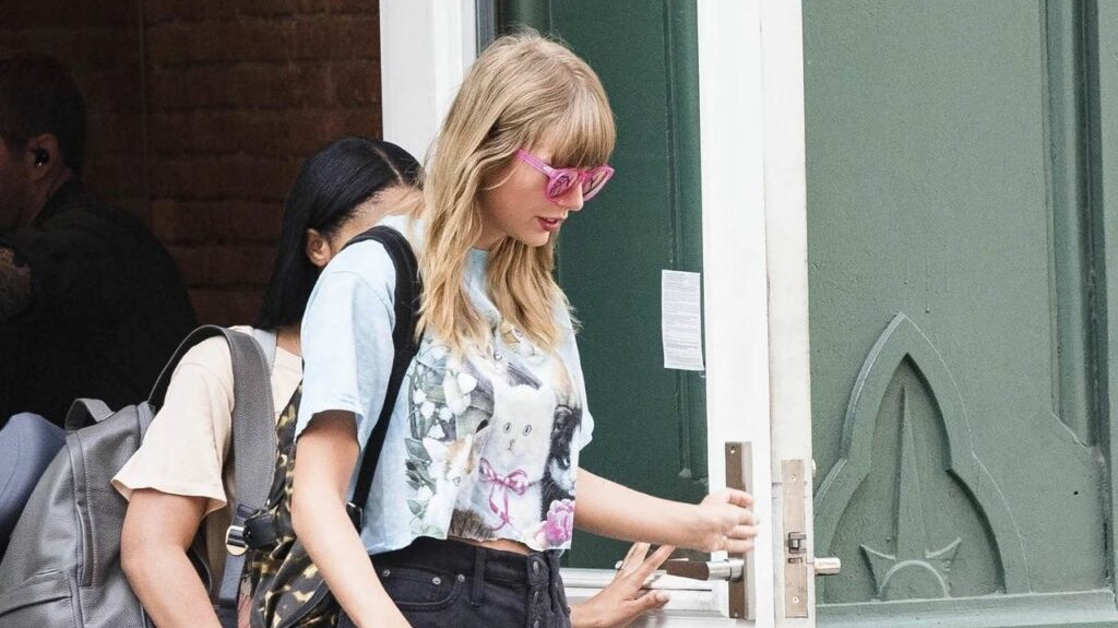 A Day Out in New York: Taylor Swift Rocks Le Specs Hey Macarena Shades