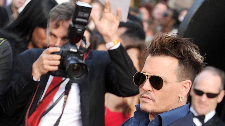 Aviator Chic: Johnny Depp in Ray-Ban at the Alice Through The Looking Glass Premiere