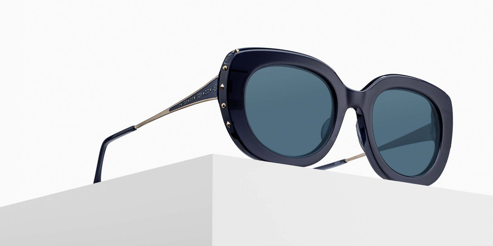 Matsuda M2069 49 - Dark Navy Crystal / Blue Gray #id:m2069darknavycrystalbluegreysunglass_s:104105