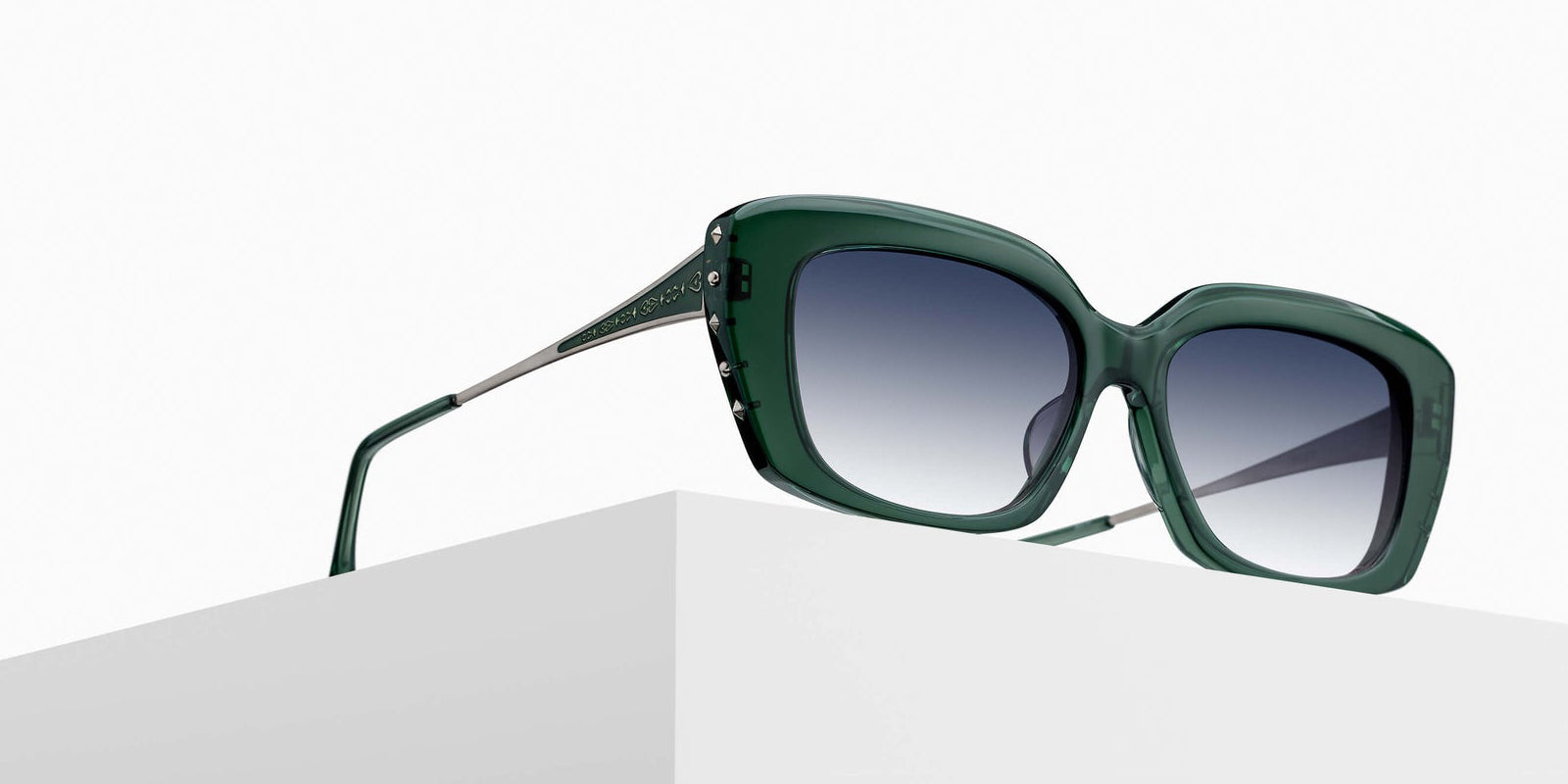 Matsuda M2070 53 - Bottle Green / Blue Gray Gradient #id:m2070bottlegreenbluegreygradientsunglass_s:102105
