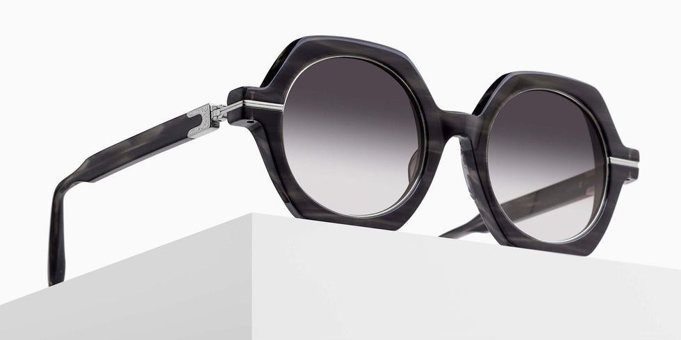 Matsuda M2072 48 - Black Stripe/Brushed Silver / Gray Gradient #id:m2072blackstripebrushedsilvergreygradientsunglass_s:102105