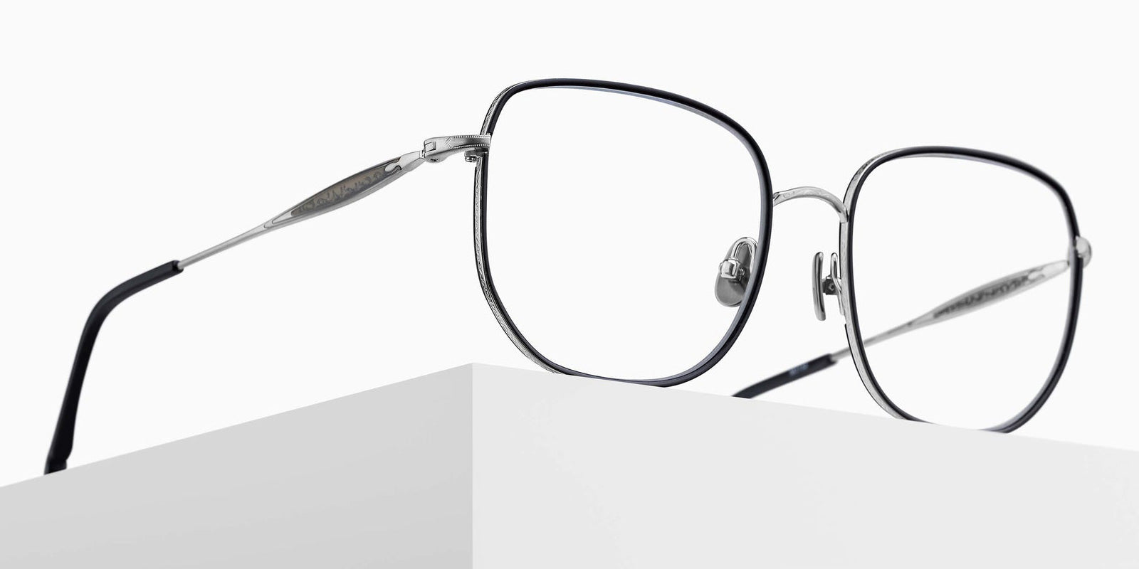 Matsuda M3158 54 - Brushed Silver/Matte Black #id:m3158brushedsilvermatteblackclearlens54_s:102105