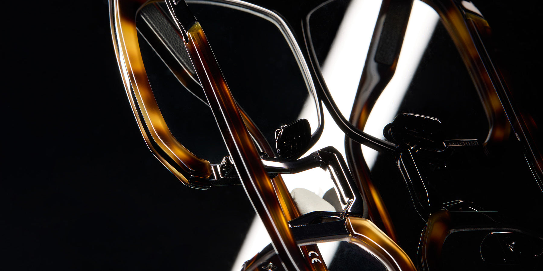 Movitra Nexus 03 48 - Crystal Black #id:mvtnexus03crystalblack_s:106125