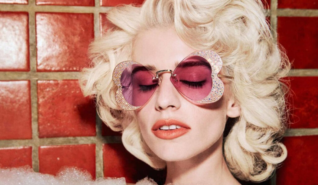 Luxury and Splendor: Sunglasses with Rhinestones for Summer 2021