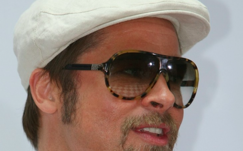 Tarantino-Approved: Brad Pitt Promotes ‘Inglourious Basterds’ in Chic Versace Shades