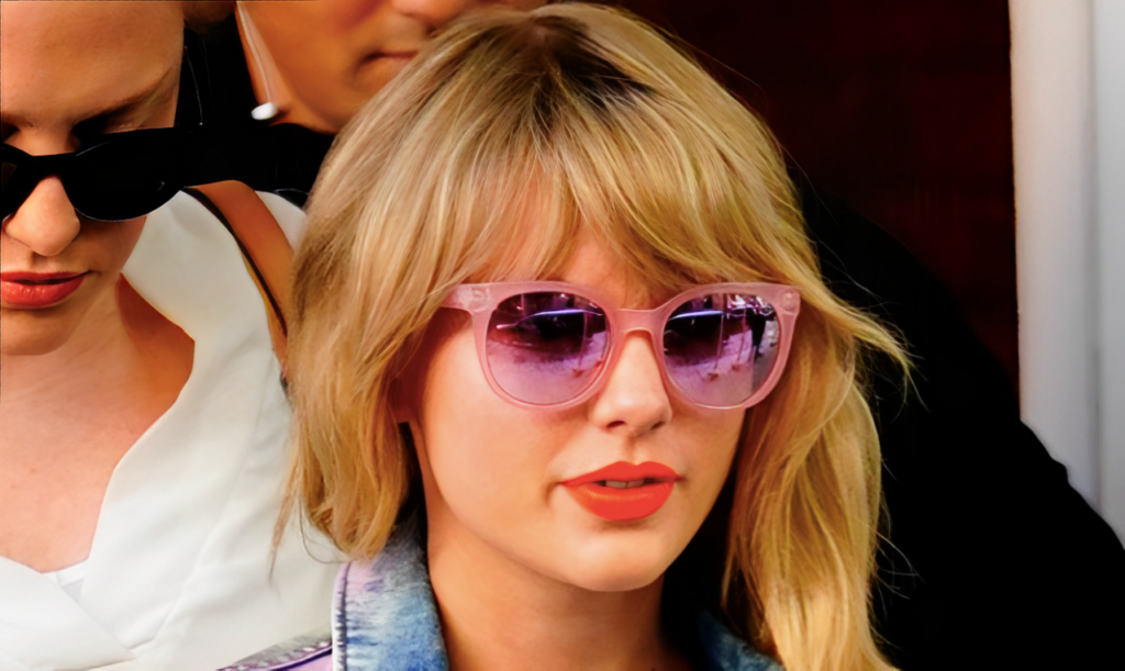 Pastel Dream: Taylor Swift Looks Lovely in Seafolly Curl Curl Shades
