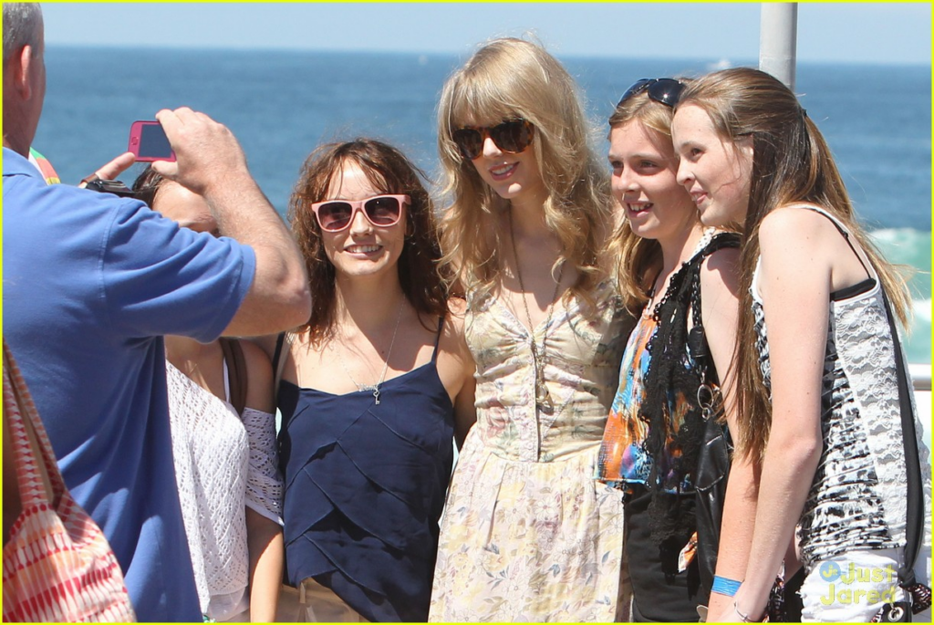 A Sydney Stroll with Style: Taylor Swift in Ralph Lauren Sunglasses