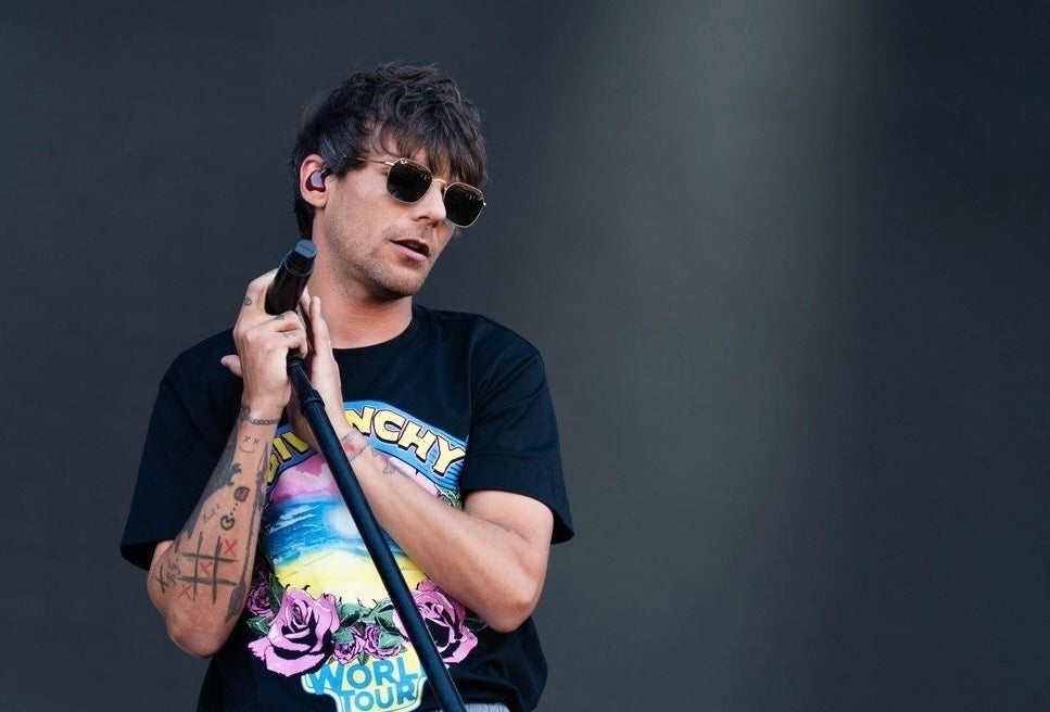 Louis Tomlinson Wows Festival Crowd in Ray-Ban Shades