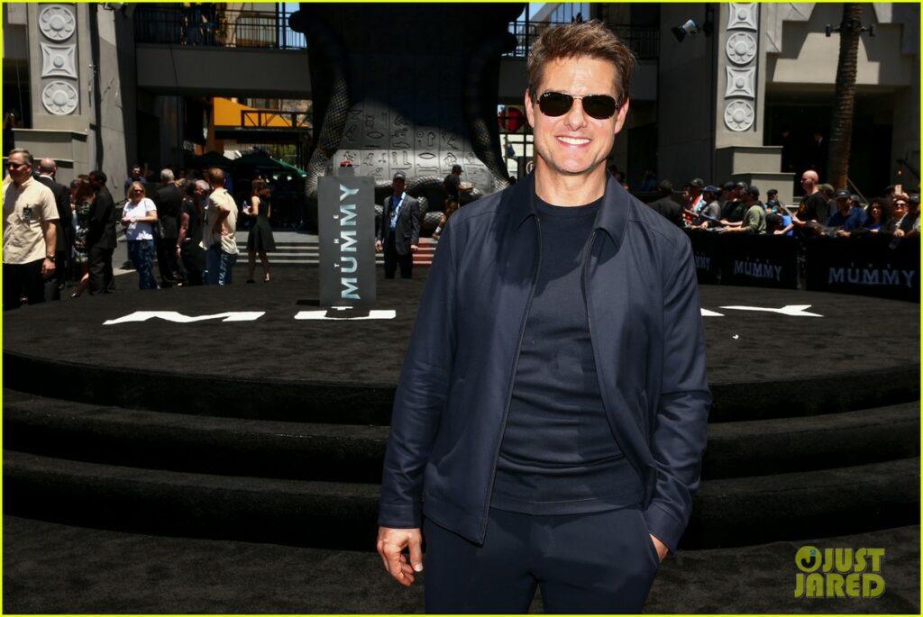 Tom Cruise Rocks Ray-Ban Cockpit RB3362 at The Mummy Day Event