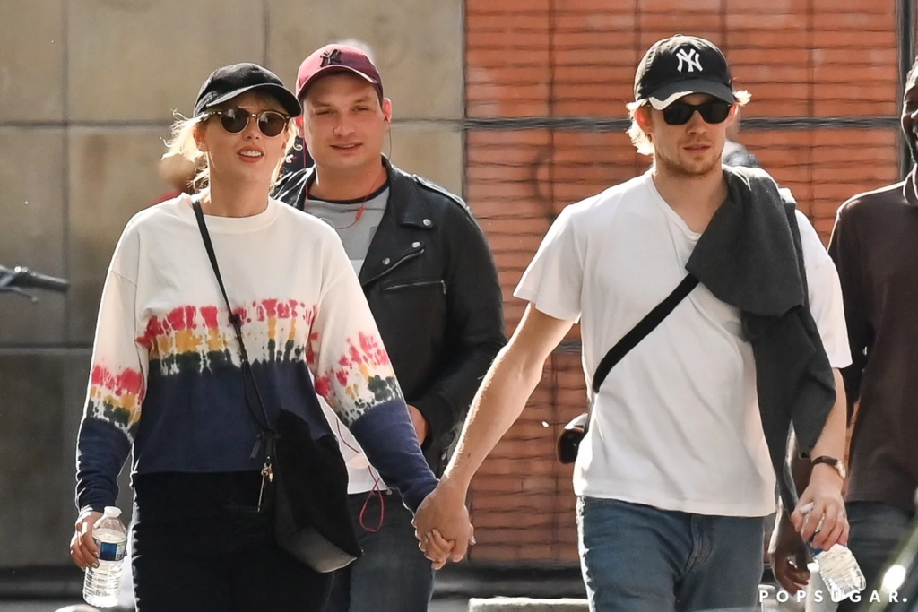 Taylor Swift Enjoys Romantic Moments in Ray-Ban Clubround Doublebridge