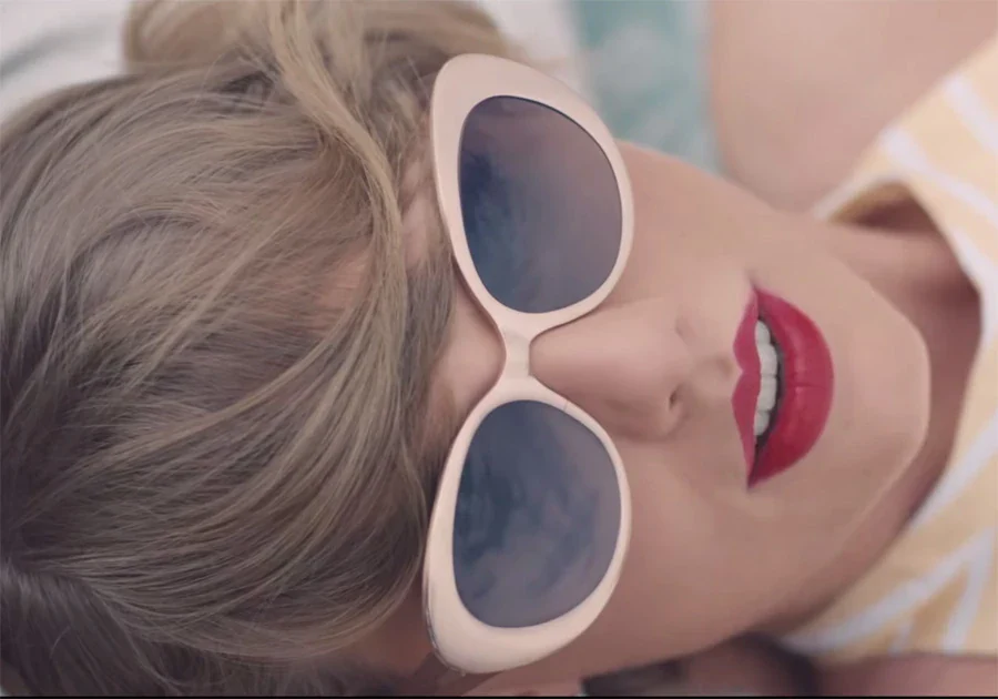 Rocking the Cat-Eye: Taylor Swift’s Iconic Linda Farrow Shades from Blank Space