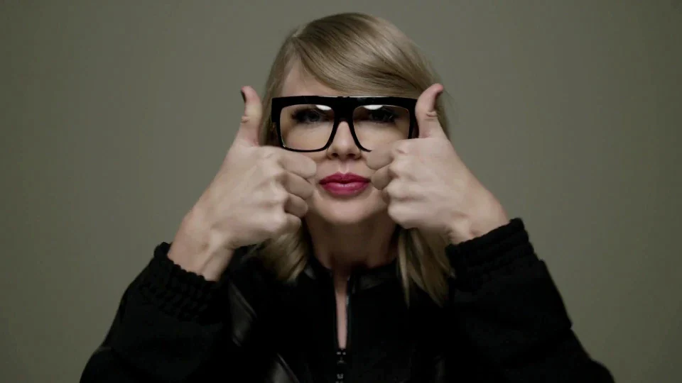 Vintage and Exclusive: Taylor Swift’s Celine Gold Chain Glasses from Shake It Off