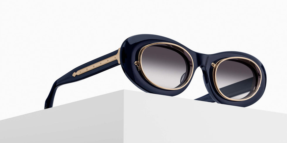 Matsuda 10604H 49 - Dark Navy Crystal / Gray Gradient #id:10604hdarknavycrystalgreygradientsunglass_s:102105