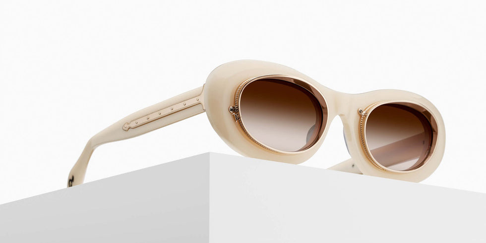 Matsuda 10604H 49 - Milk White / Brown Gradient #id:10604hmilkwhitebrowngradientsunglass_s:106105