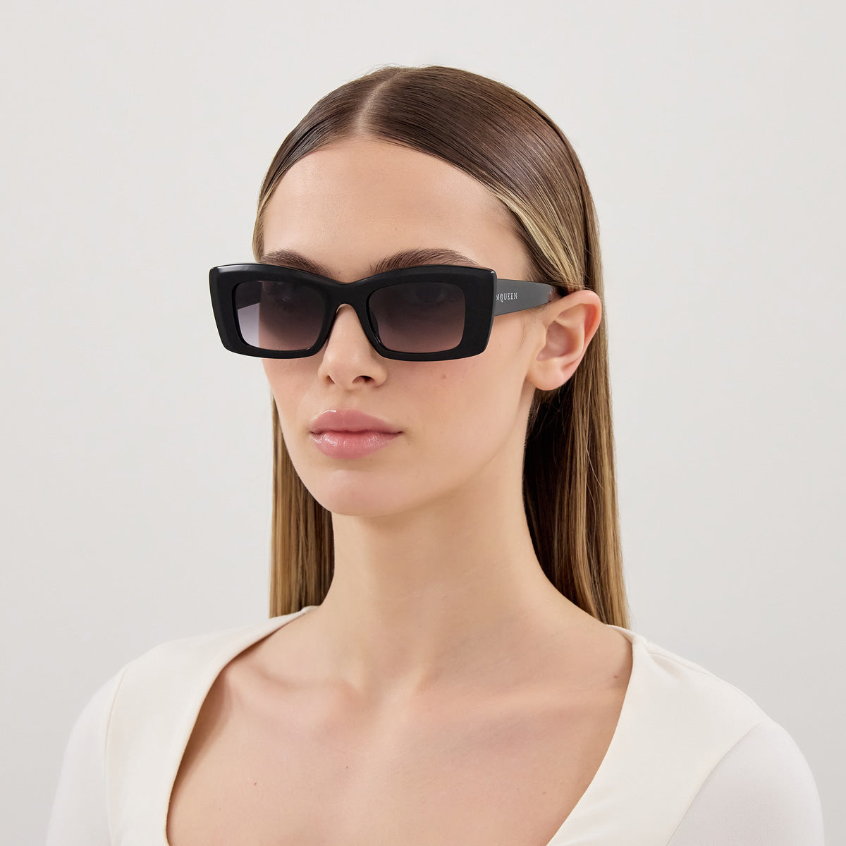 Alexander McQueen AM0526S 001 50 - Black / Gray Gradient #id:am0526s001_s:100115