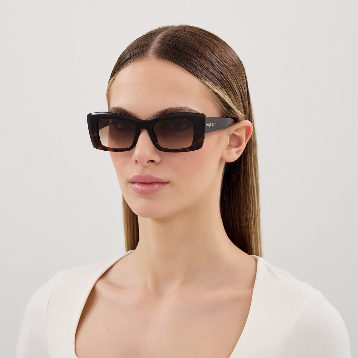 Alexander McQueen AM0526S 002 50 - Havana / Brown Gradient #id:am0526s002_s:102115