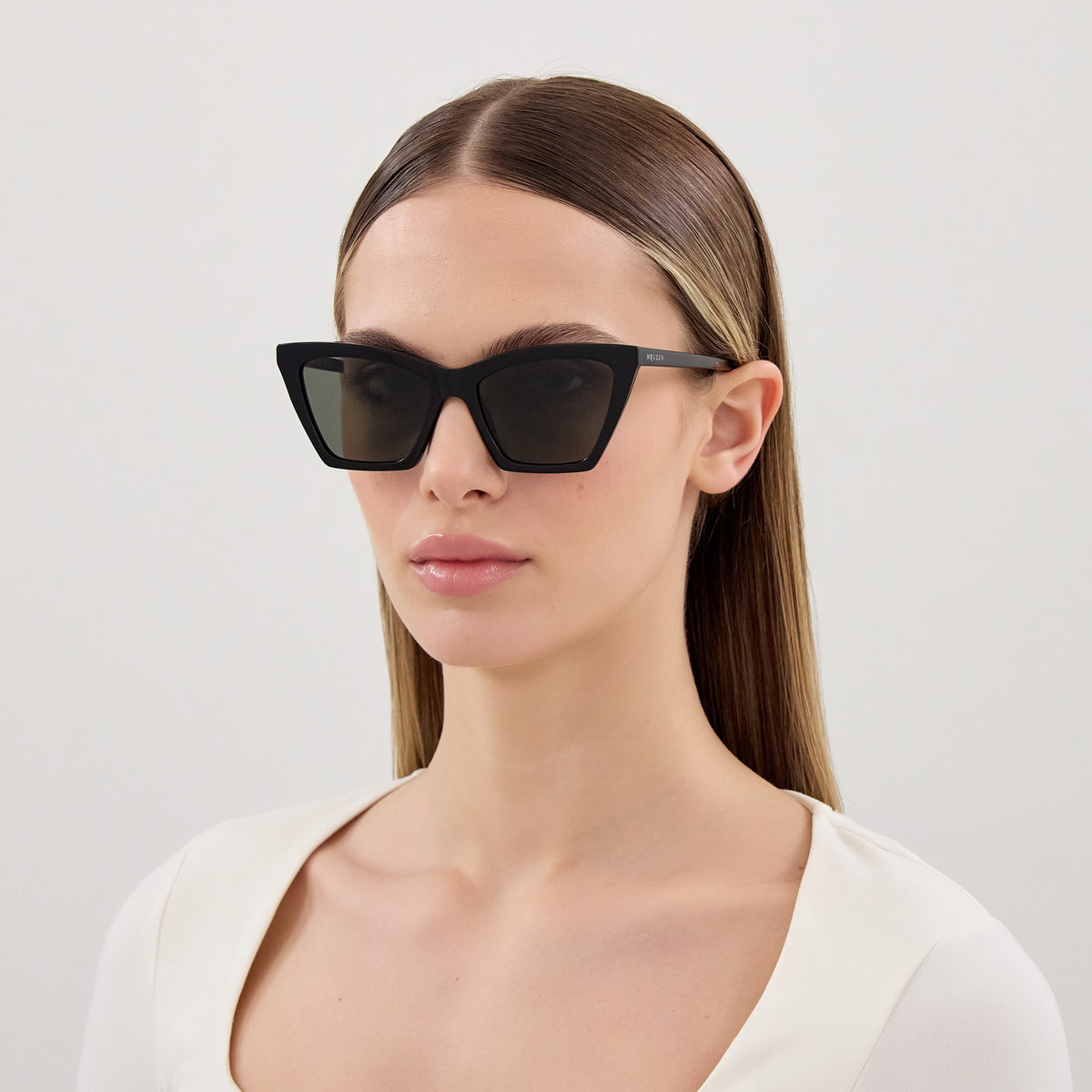 Alexander McQueen AM0536S 001 54 - Black / Gray #id:am0536s001_s:100115