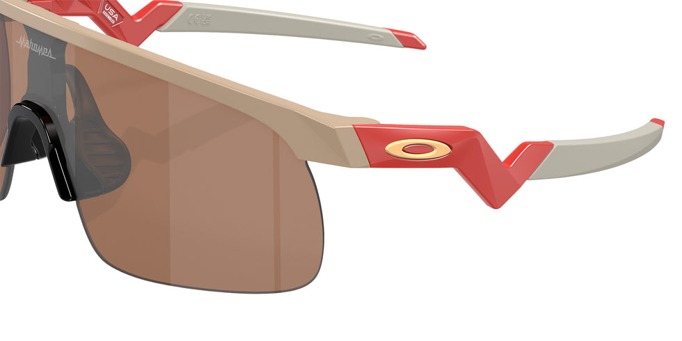 OAKLEY OJ9010 Resistor Patrick Mahomes II Collection 901017 123 - Matte Terrain Tan #id:oj9010901017_s:100125
