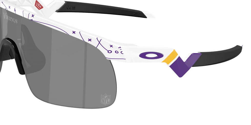 OAKLEY OJ9010 Minnesota Vikings Resistor (Youth Fit) 901040 123 - 25 Play White / Prizm Black Mirrored #id:oj9010901040_s:100130