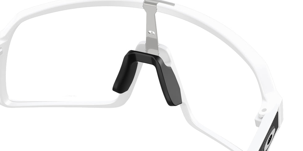 OAKLEY OO9406 Sutro 940699 137 - Matte White / Clear to Black Iridium Photochromic #id:oo9406940699_s:104135