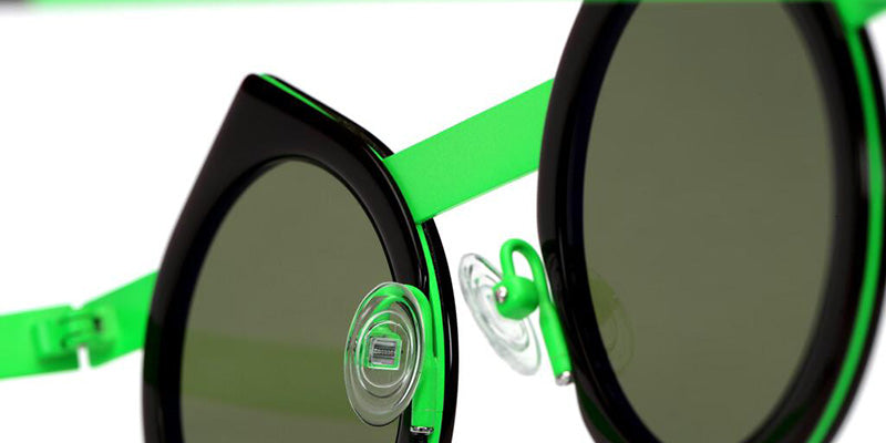 Sabine Be Be Yin Sun 197 43 - Chocolate Black Shiny/Green Fluorescent Satin #id:sbebeyinsun197_s:102115