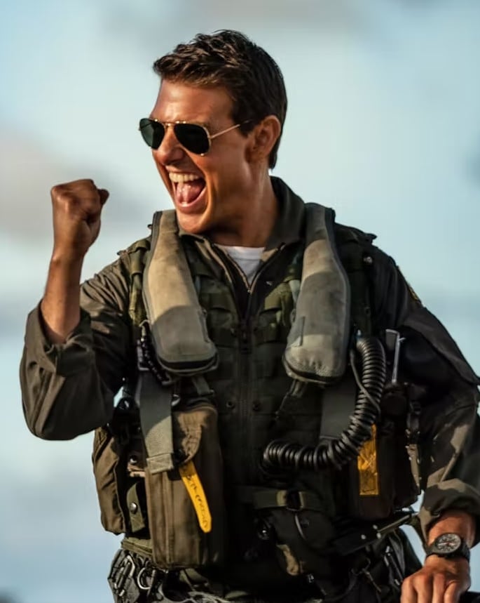 Tom Cruise Wearing Sunglasses Ray-Ban In Top Gun: Maverick 