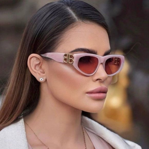 Trendy pink glasses will help to have a stylish and modern look Balenciaga Dynasty Pink/Gold