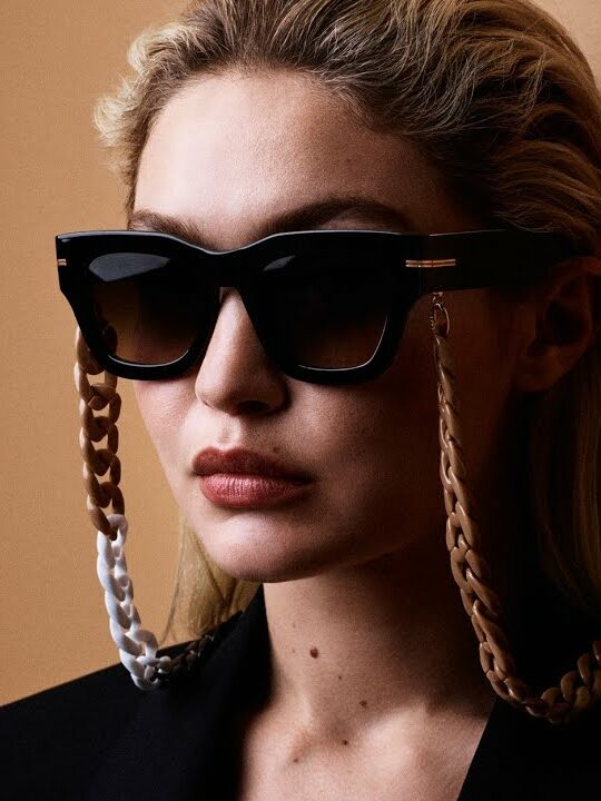 Gigi Hadid in sunglasses 1520/N/S 00WMPR 51 - Black Beige from the Boss collection 2023