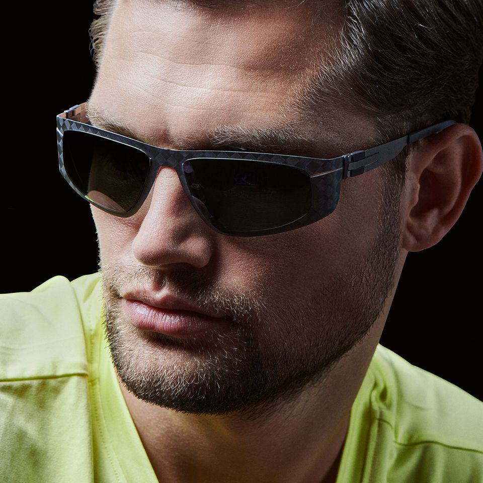 Made from an innovative carbon material that is both featherlight and strong, these glasses redefine comfort and functionality - FLEXARBON ic berlin