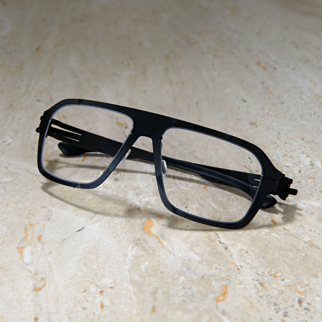 The FLEXARBON® frame features an exceptionally lightweight design, with the front section weighing in at a mere 2 grams.