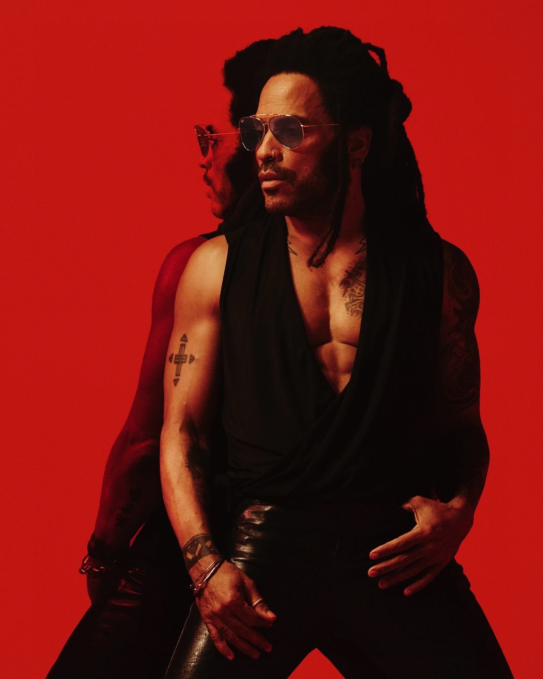 Lenny Kravitz in glasses from the Ray Ban brand from the new Reverse collection Ray-Ban™ Aviator Reverse RBR0101S 001/1A 62 - Gold