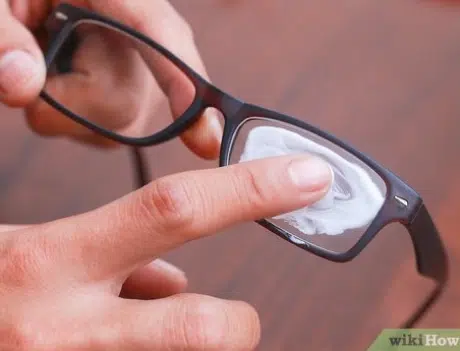 Removing minor scratches with non-abrasive toothpaste