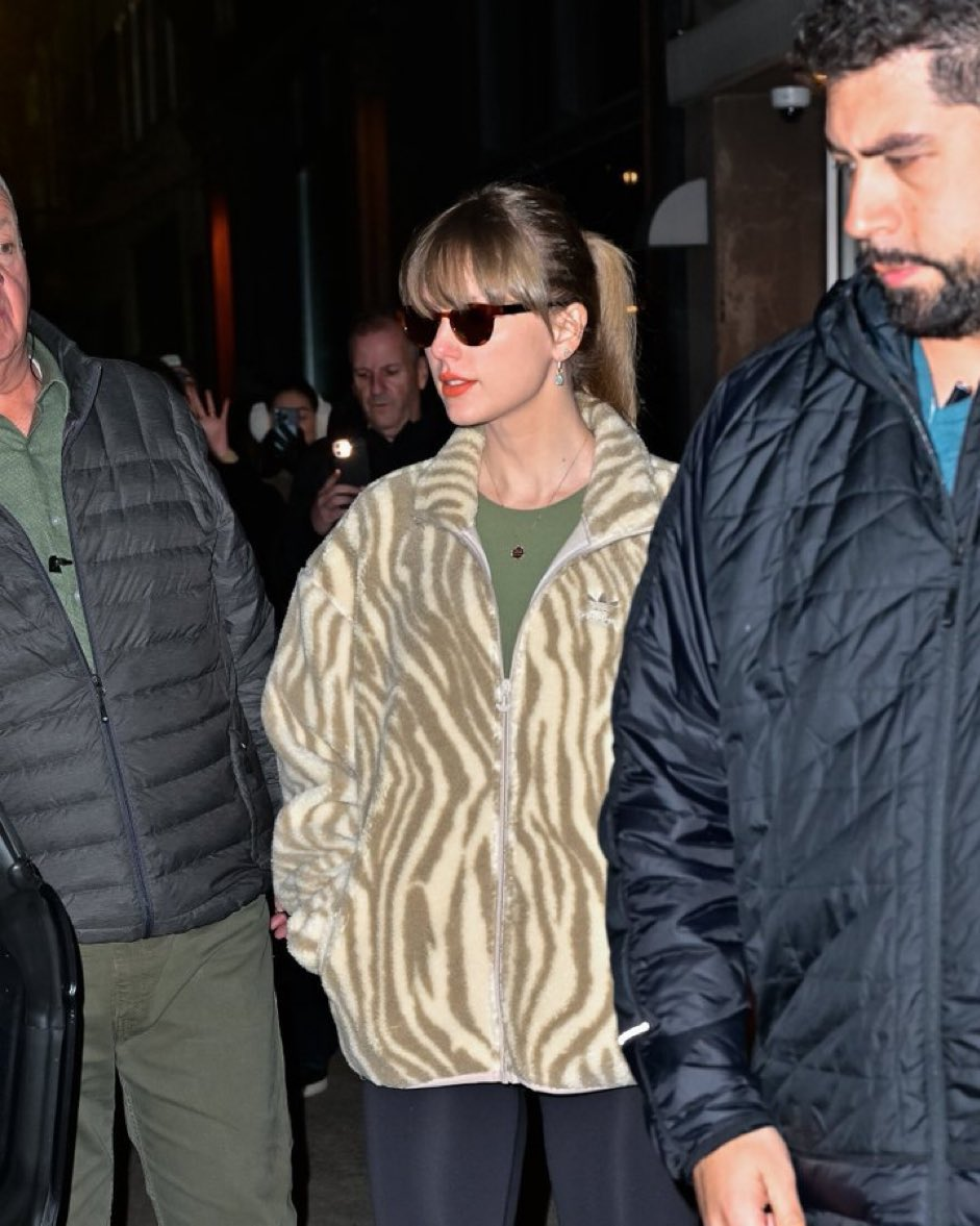 taylor wears oliver peoples sunglasses