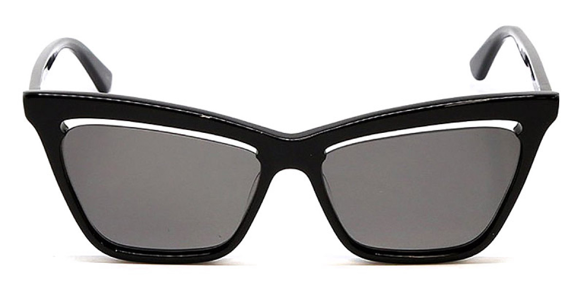 MCQ ブラックキャットアイサングラス McQ™ MQ0156S Cat-Eye Sunglasses | EyeOns.com