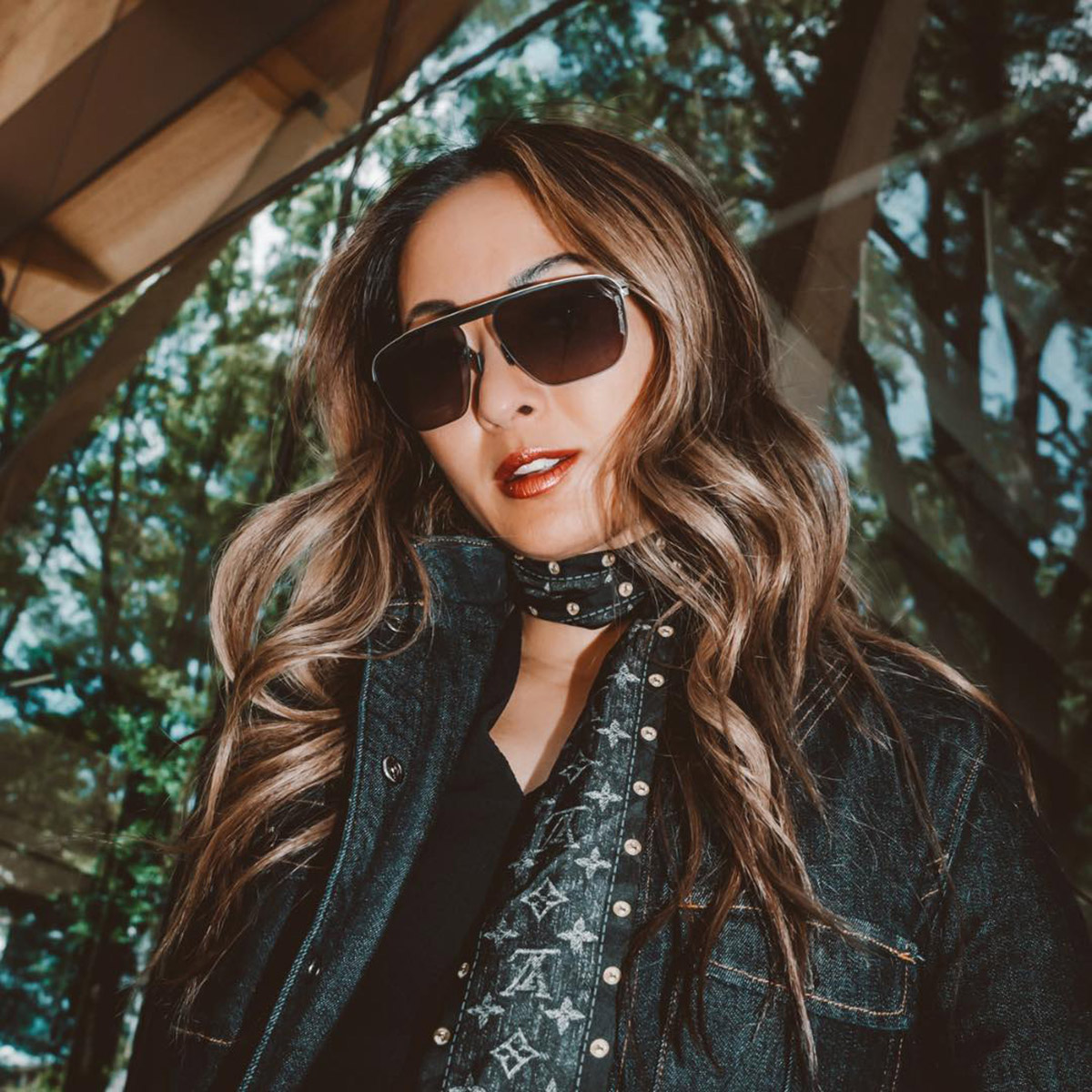 Ic! Berlin AMG 01 Lamelle Raceline-Charcoal Sunglasses Lifestyle Shot
