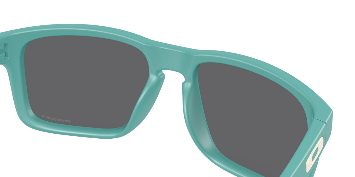 Color: Matte Pacific (9102AF) - Oakley OO91029102AF55