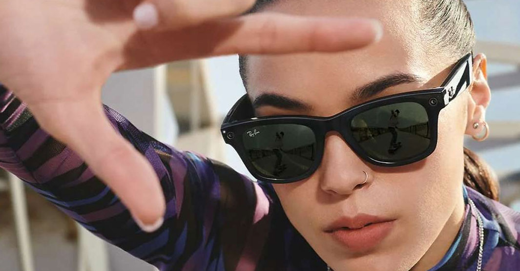 Умных очков ray-ban stories. Ray ban stories. Парень с оранжевыми солнцезащитными очками.